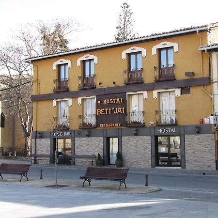 Hostal Beti-Jai Aoiz Bagian luar foto