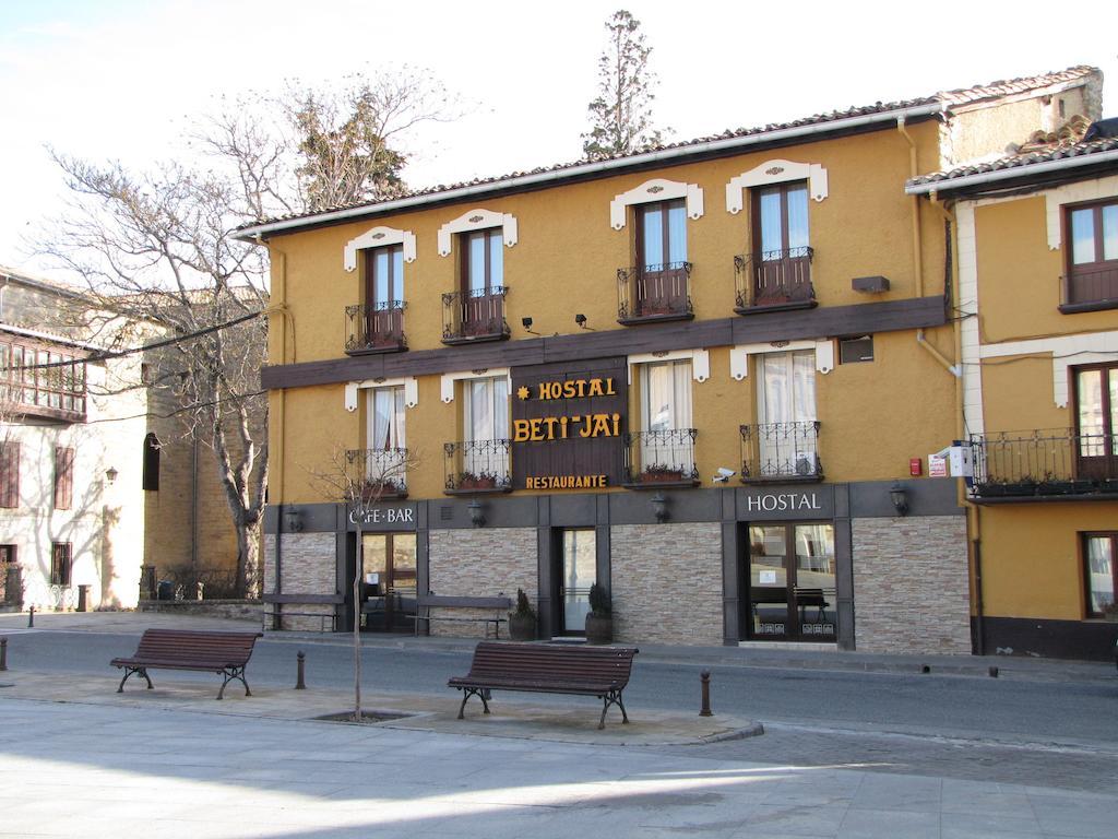 Hostal Beti-Jai Aoiz Bagian luar foto