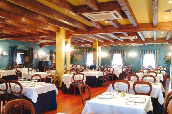 Hostal Beti-Jai Aoiz Bagian luar foto